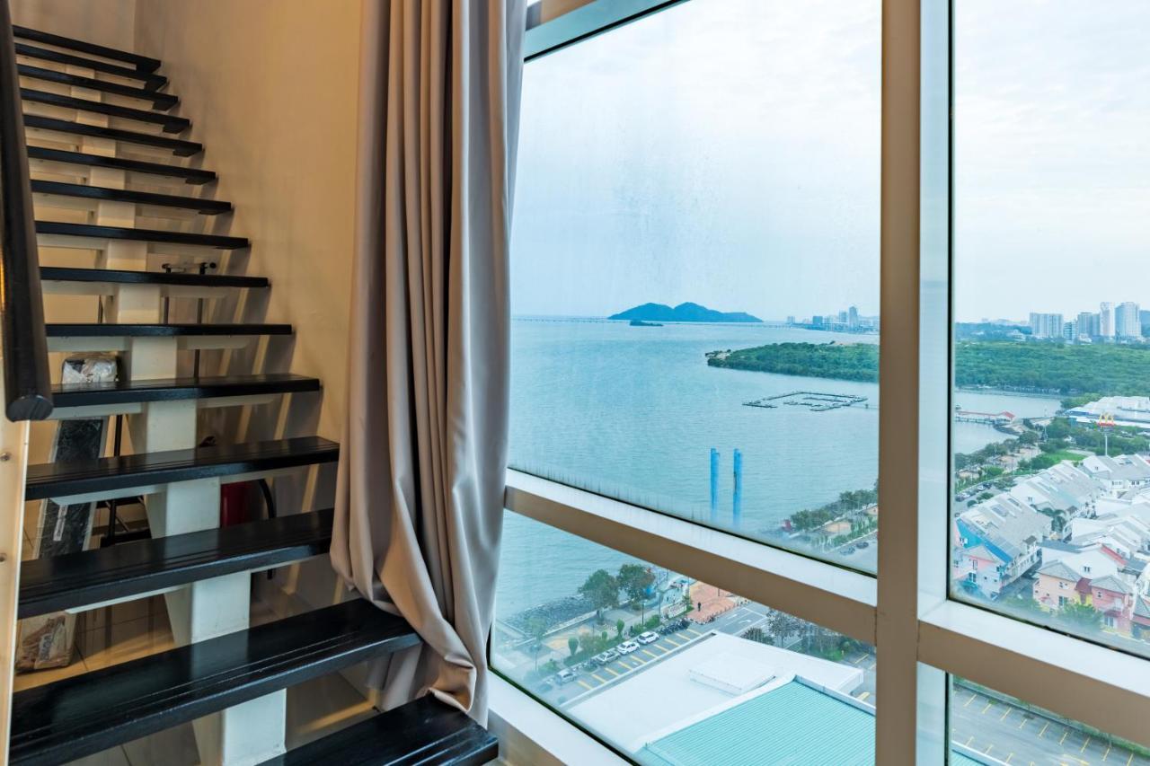 Maritime Luxury Duplex 2bedrooms 6-10pax Jelutong